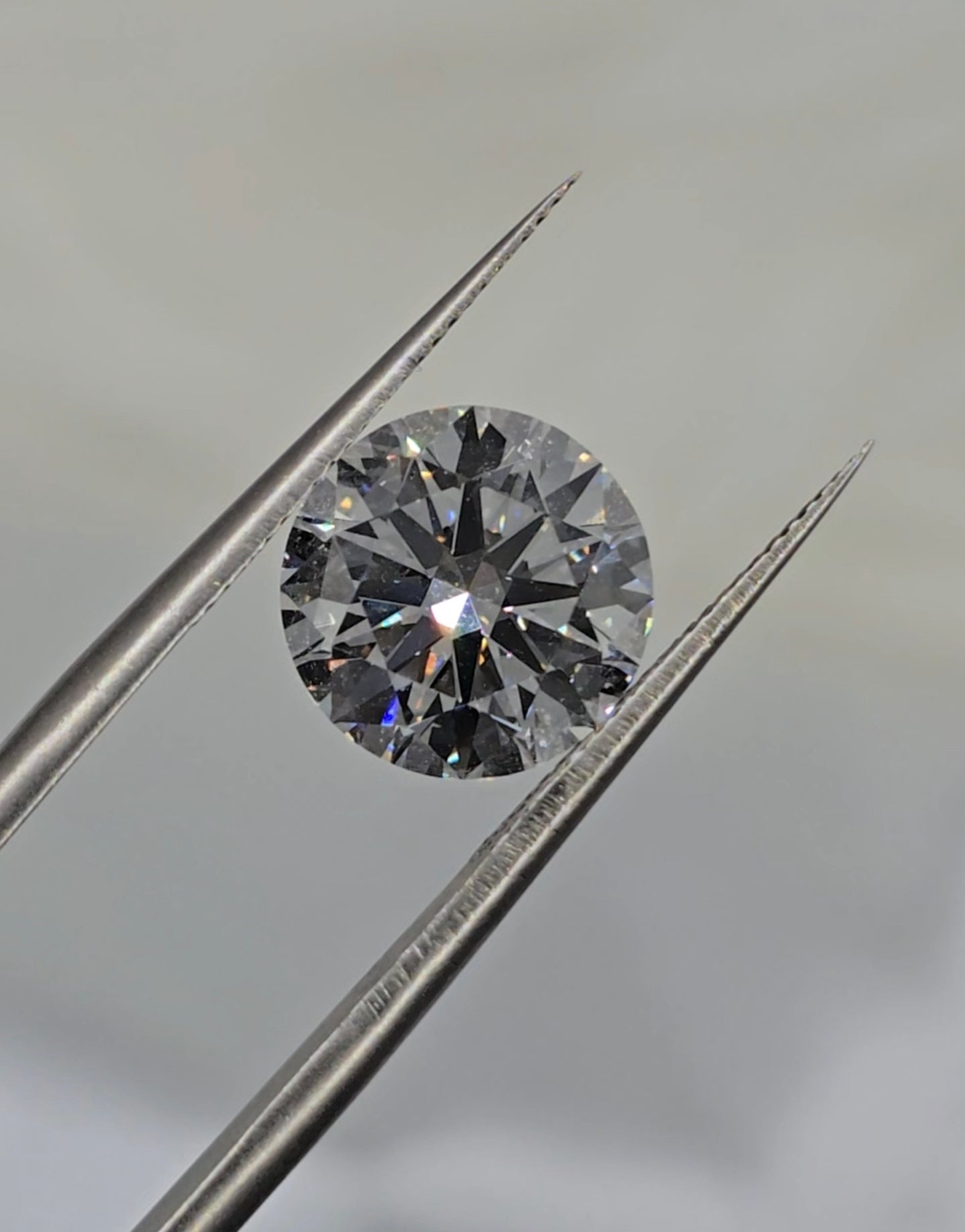Loose 4.39 Ct E/VVS2 Ideal Cut Round Lab Grown Diamond - IGI Certified