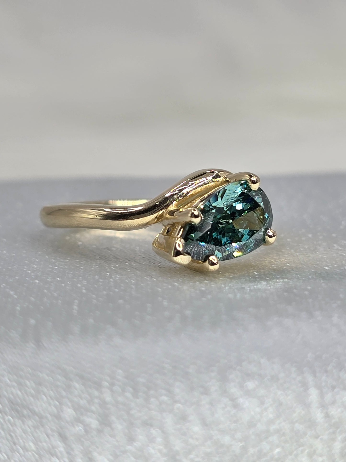 *Custom* 10K Yellow Gold 1.27 Ct Fancy Vivid Green VVS2 Pear Lab Diamond (IGI Certified)