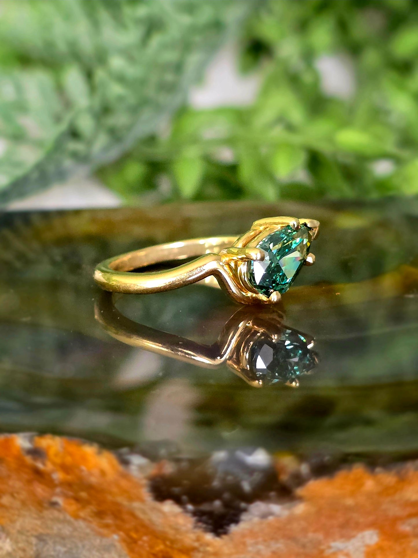*Custom* 10K Yellow Gold 1.27 Ct Fancy Vivid Green VVS2 Pear Lab Diamond (IGI Certified)
