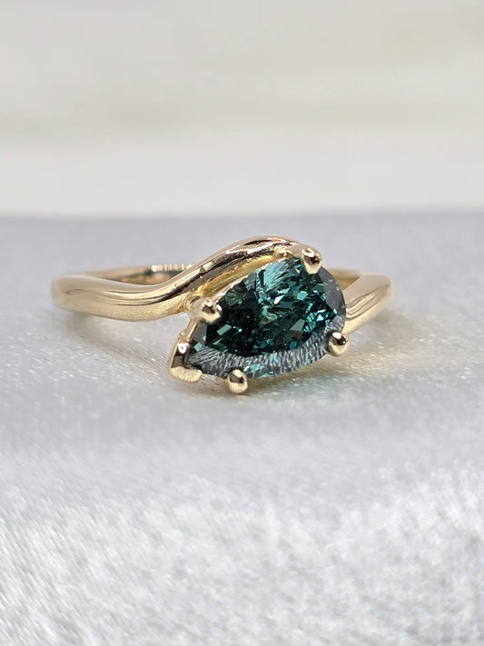 *Custom* 10K Yellow Gold 1.27 Ct Fancy Vivid Green VVS2 Pear Lab Diamond (IGI Certified)
