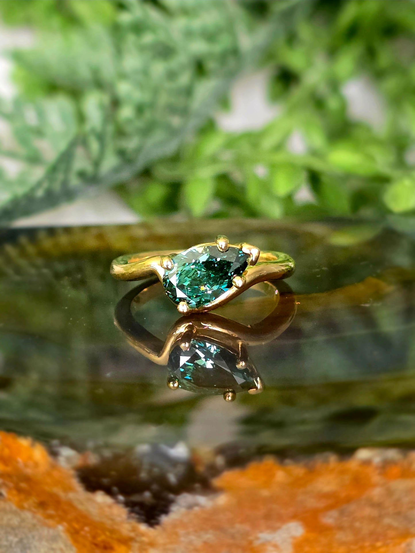 *Custom* 10K Yellow Gold 1.27 Ct Fancy Vivid Green VVS2 Pear Lab Diamond (IGI Certified)