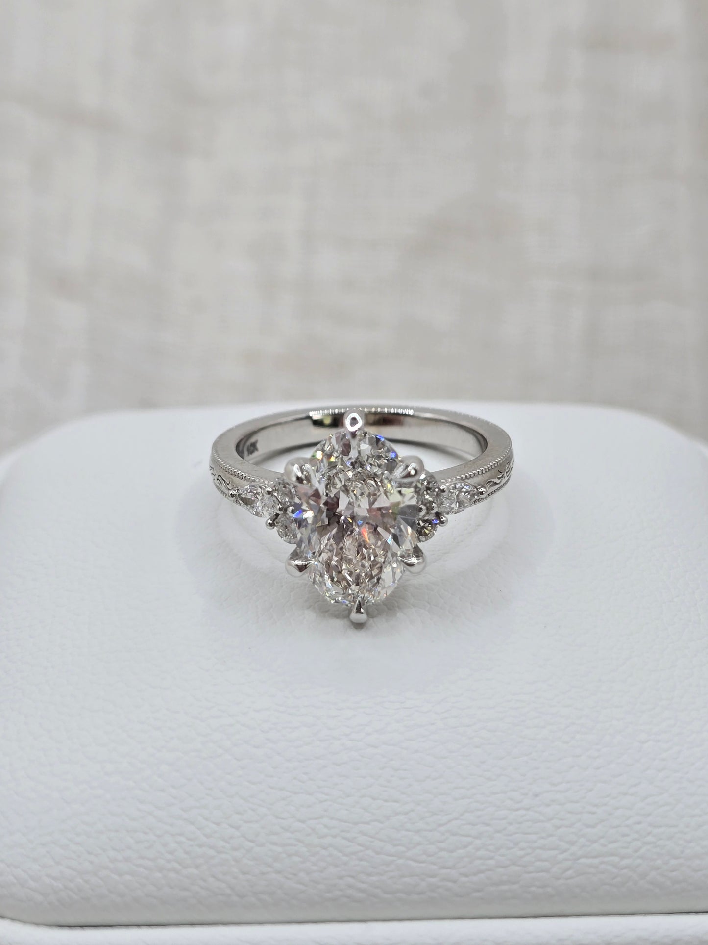 10KW Custom "Camellia" Eng Ring 2.50 ct E/VS1 Oval Lab Diamond - IGI Certified