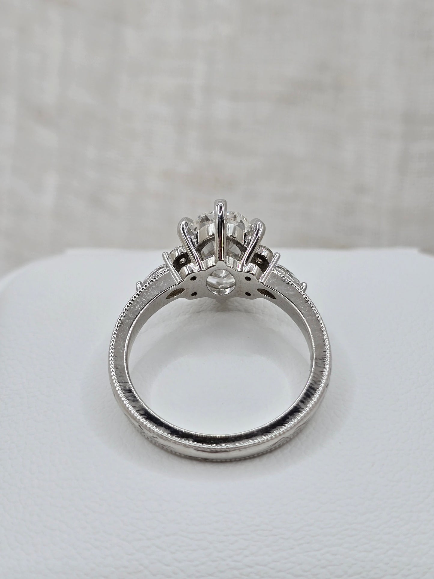 10KW Custom "Camellia" Eng Ring 2.50 ct E/VS1 Oval Lab Diamond - IGI Certified